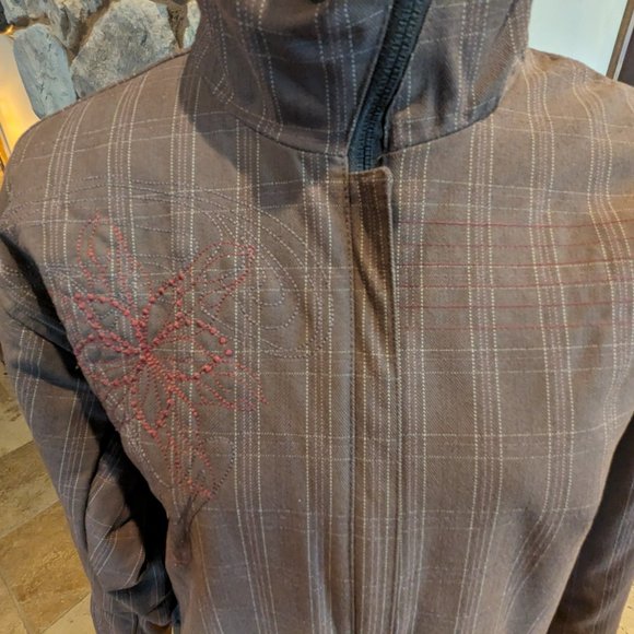 Embroidered Jacket from Mountain Hardwear - Picture 5 of 17
